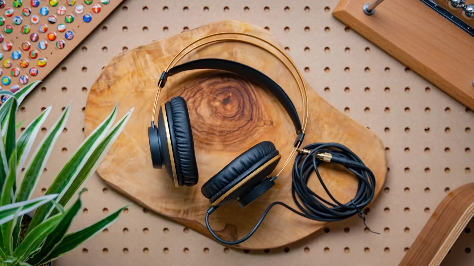 AKG K92 Profesyonel Stüdyo Referans Kulaklığı