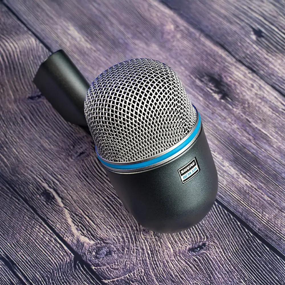 Shure BETA 52A mikrofonun entegre stand adaptörü ve sağlam yapısı