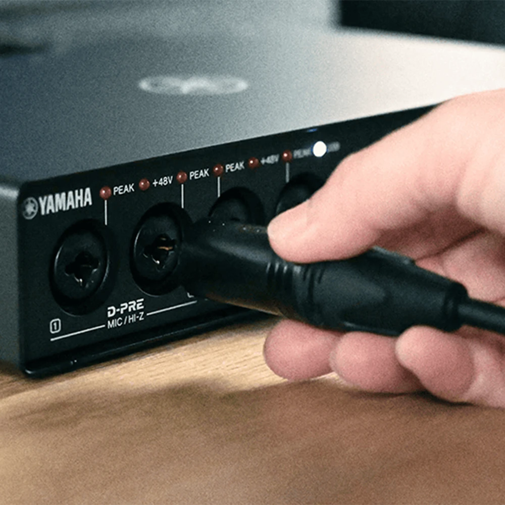 Yamaha URX44C 6 Kanal Ses Kartı Ön Görünüm